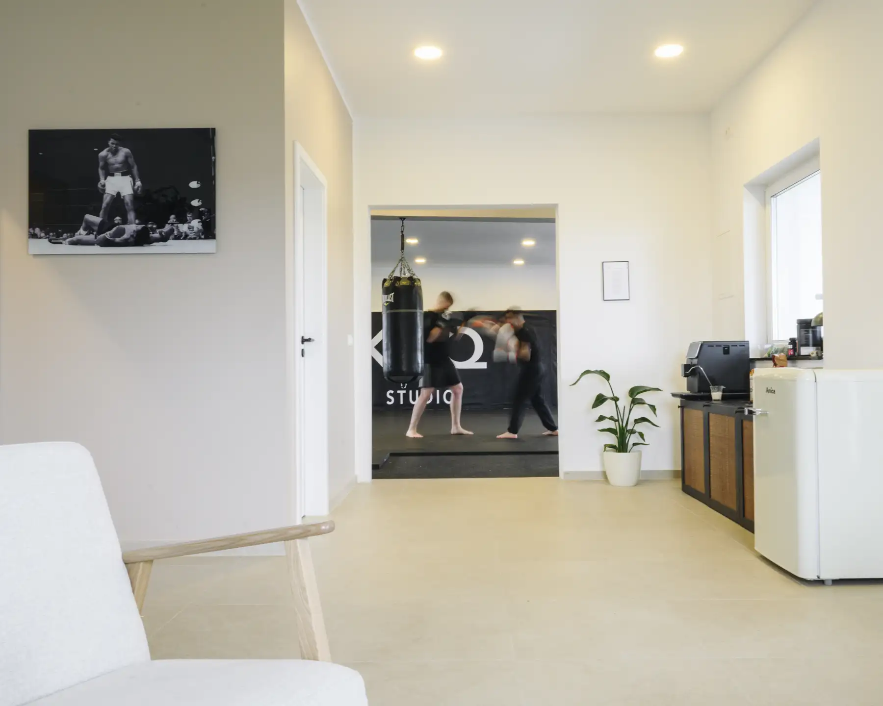 Lounge der Kampfsportschule Kampf IQ in Leipzig-Studio.